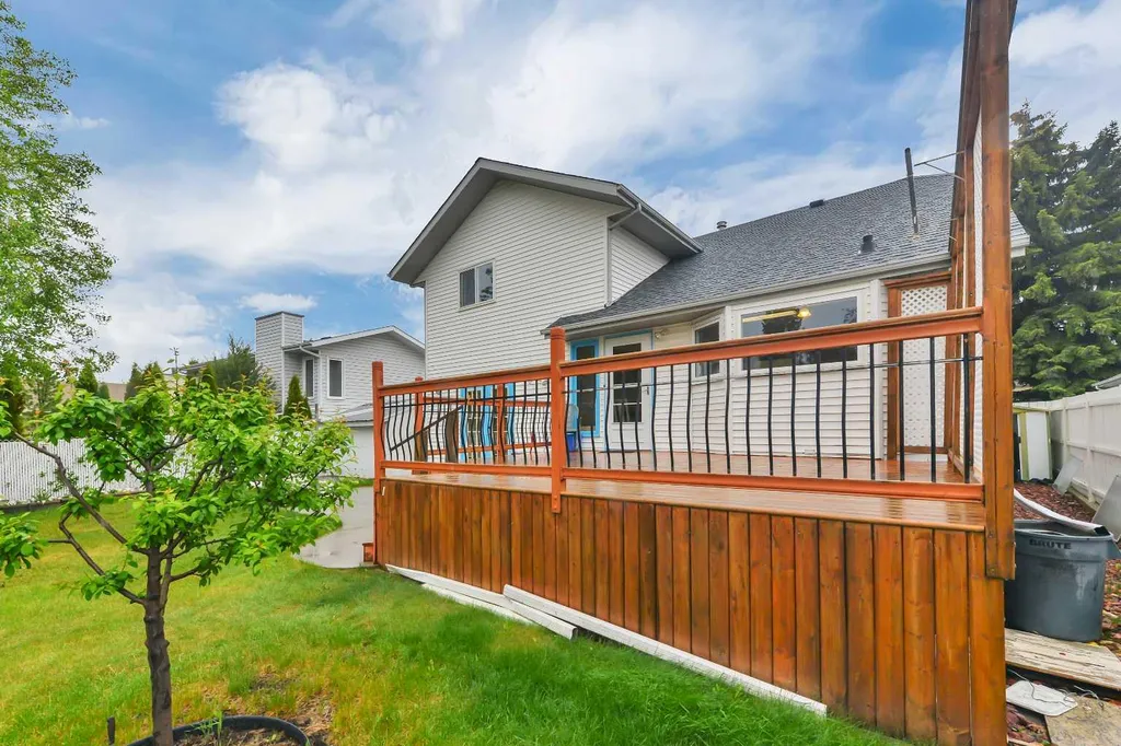 37 Denovan Crescent Red Deer AB T4R 2B6