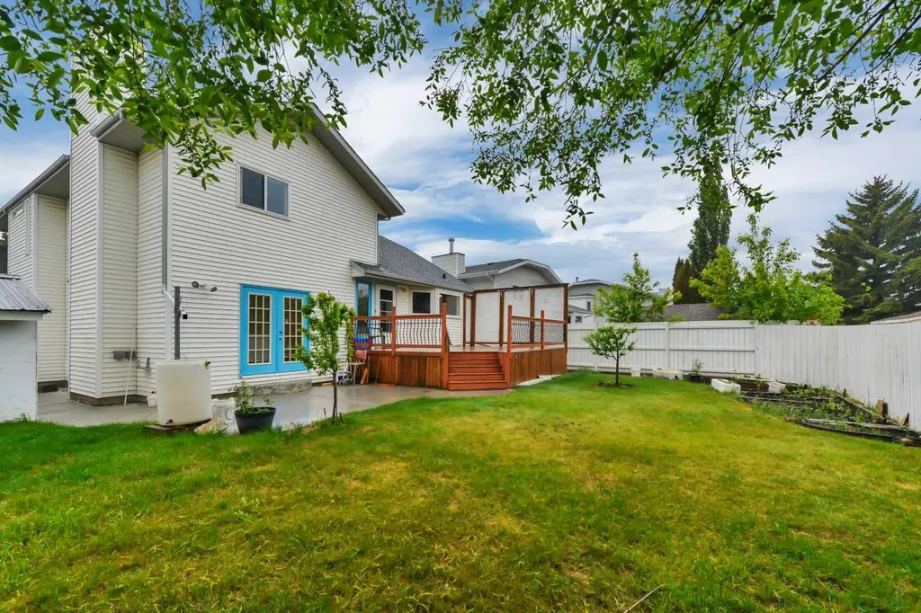 37 Denovan Crescent Red Deer AB T4R 2B6