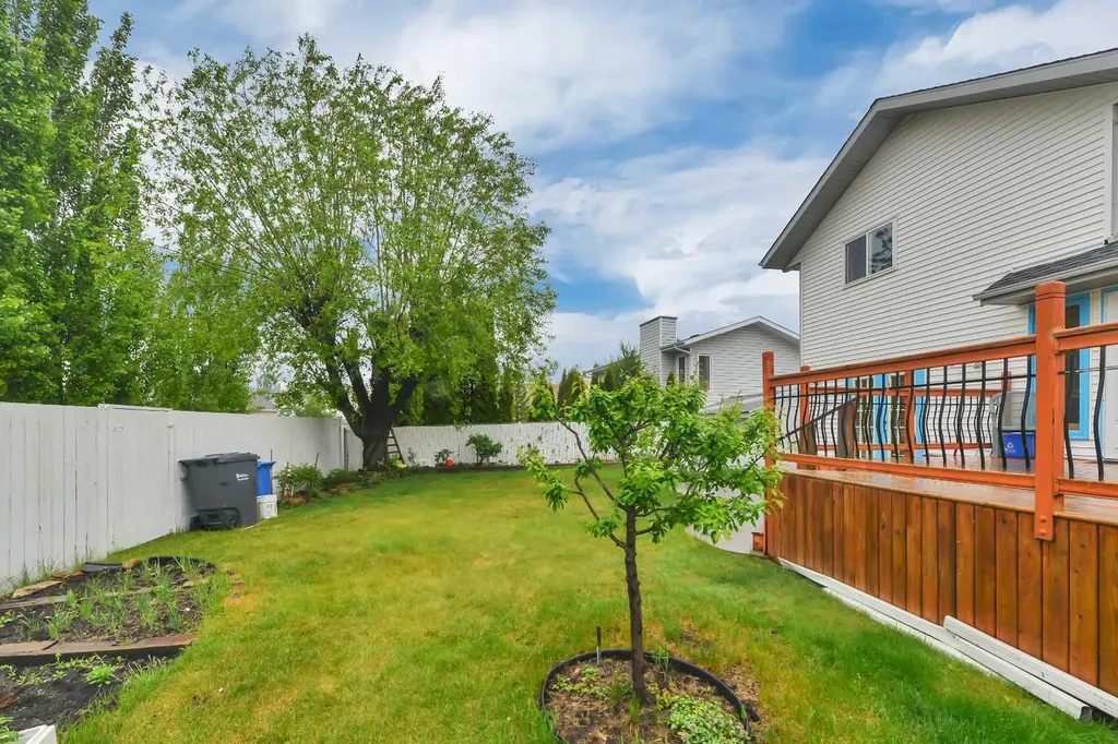37 Denovan Crescent Red Deer AB T4R 2B6