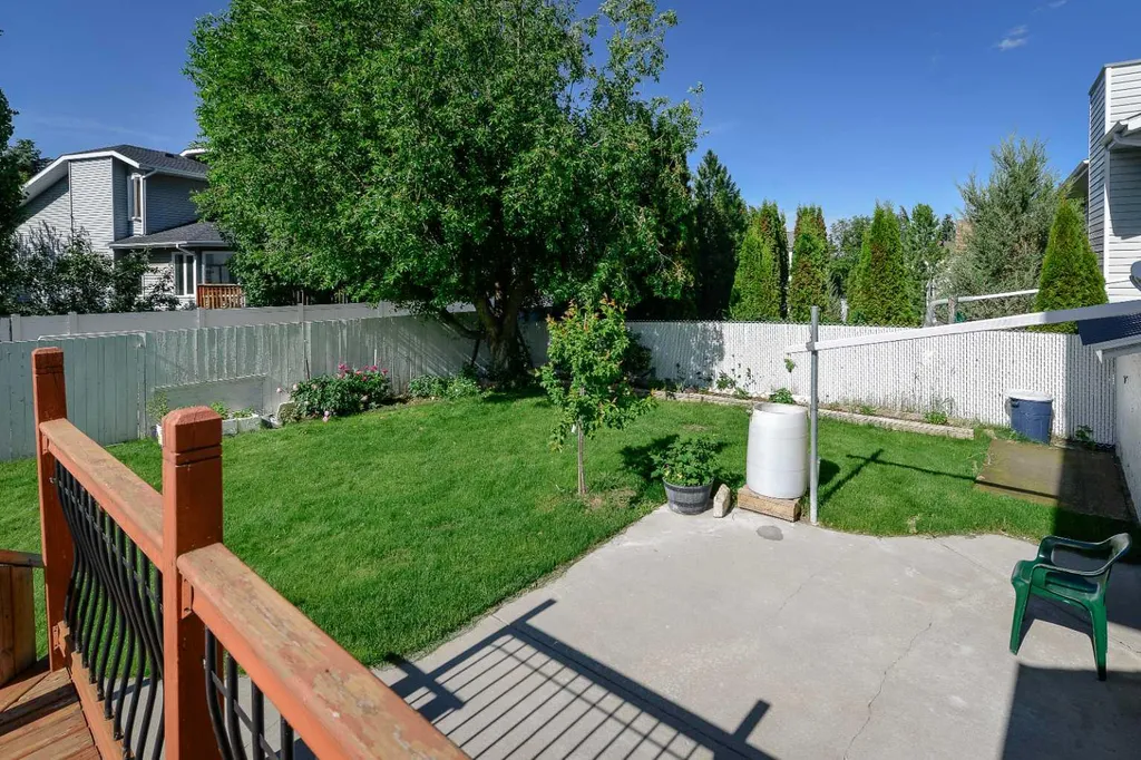 37 Denovan Crescent Red Deer AB T4R 2B6