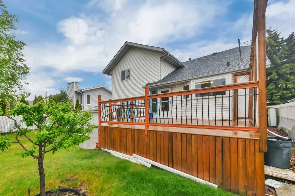 37 Denovan Crescent Red Deer AB T4R 2B6