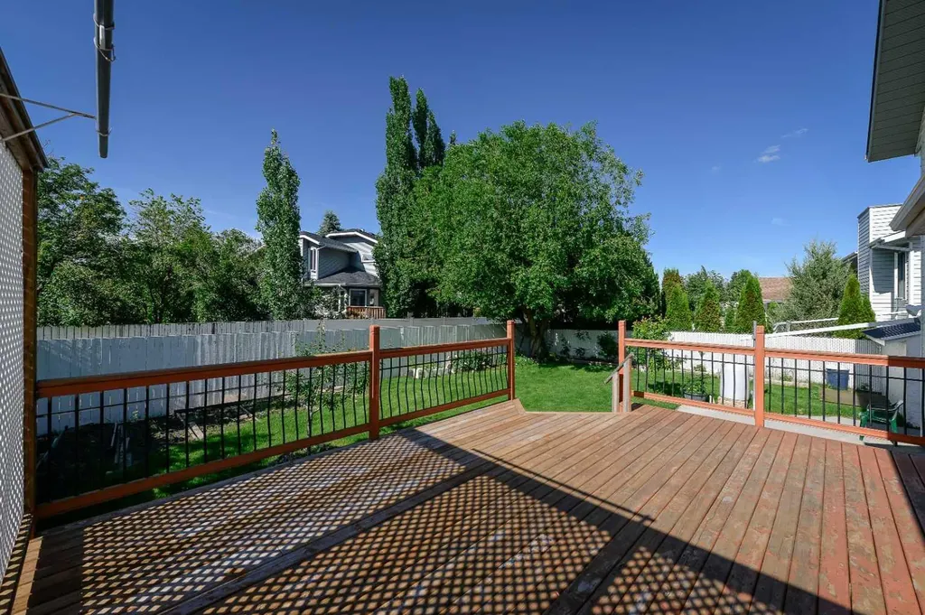 37 Denovan Crescent Red Deer AB T4R 2B6