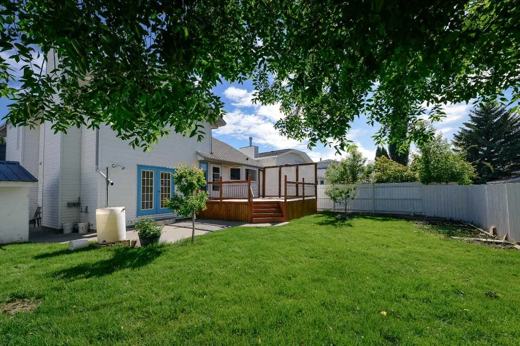 37 Denovan Crescent Red Deer AB T4R 2B6