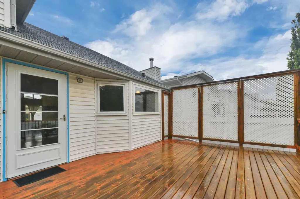37 Denovan Crescent Red Deer AB T4R 2B6