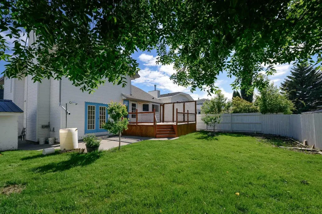 37 Denovan Crescent Red Deer AB T4R 2B6