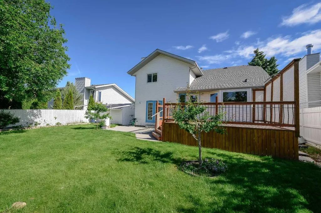 37 Denovan Crescent Red Deer AB T4R 2B6