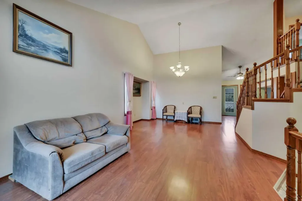 37 Denovan Crescent Red Deer AB T4R 2B6