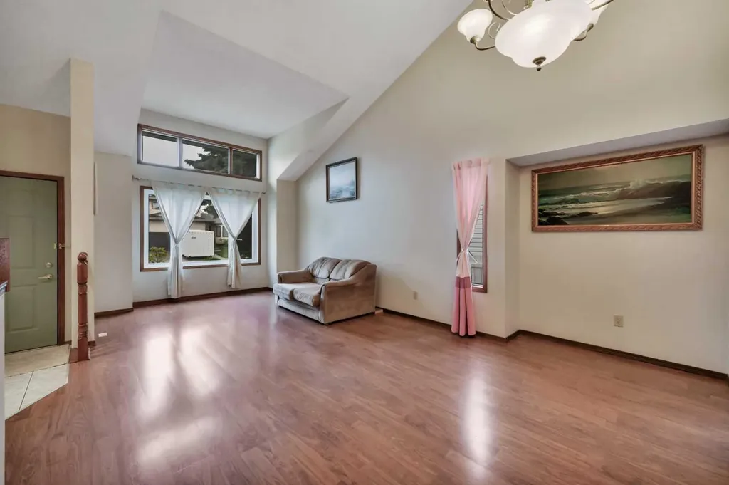 37 Denovan Crescent Red Deer AB T4R 2B6