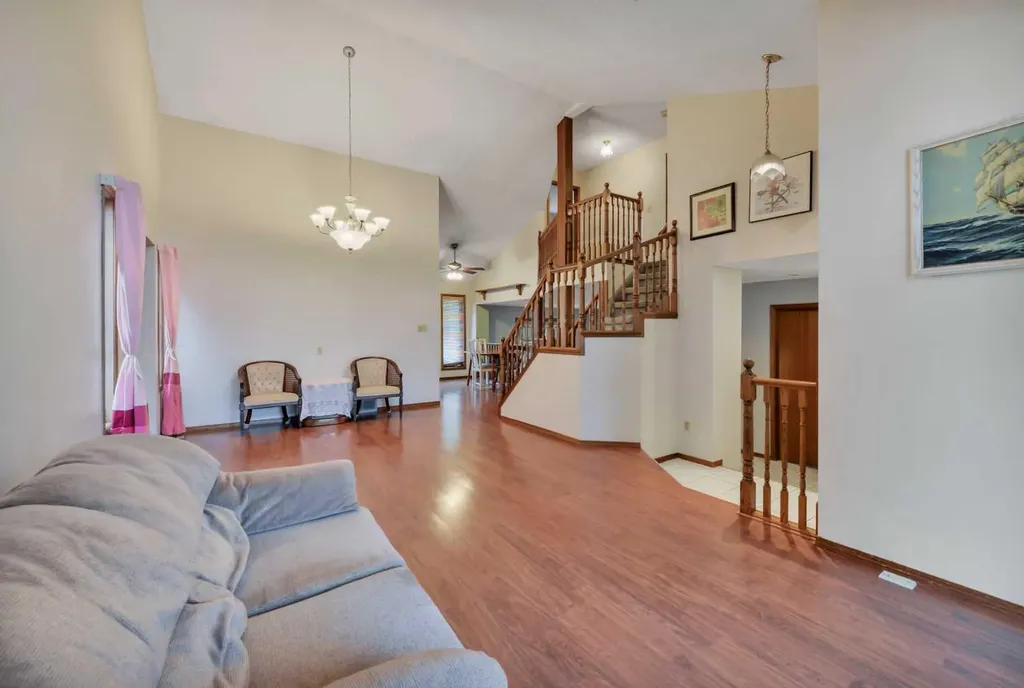 37 Denovan Crescent Red Deer AB T4R 2B6