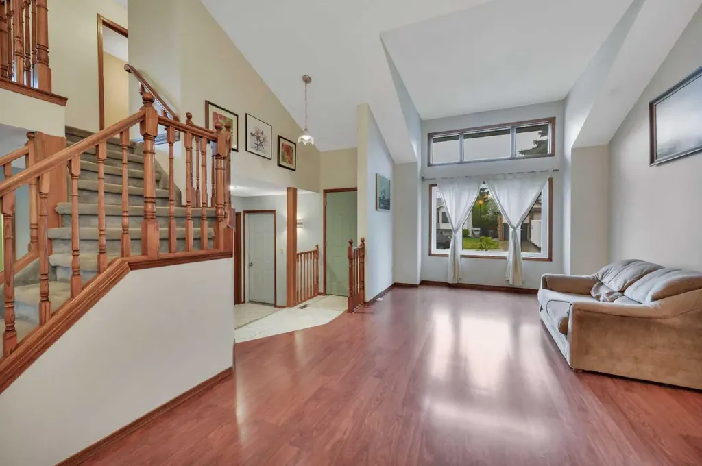 37 Denovan Crescent Red Deer AB T4R 2B6