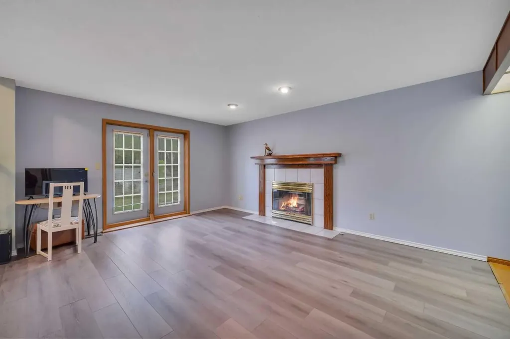 37 Denovan Crescent Red Deer AB T4R 2B6