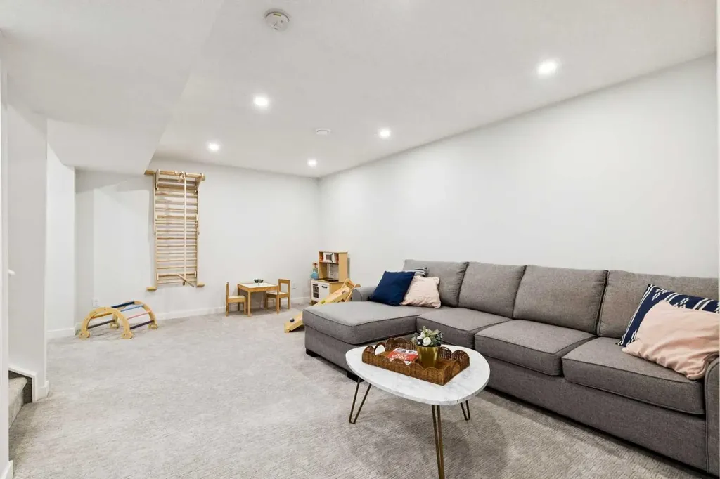 44 Creekside Boulevard SW Calgary AB T2X 4R1