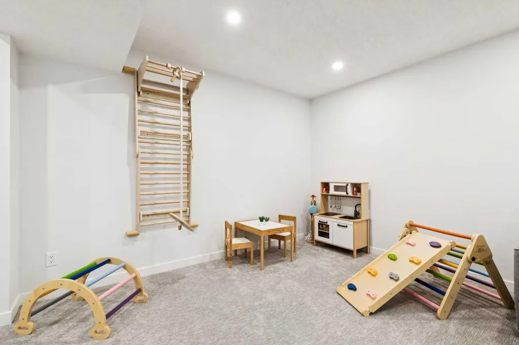 44 Creekside Boulevard SW Calgary AB T2X 4R1