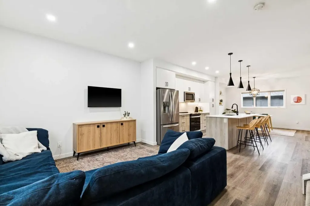 44 Creekside Boulevard SW Calgary AB T2X 4R1