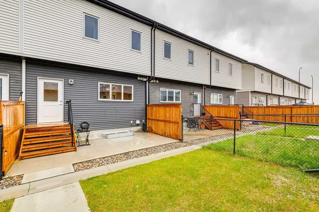 44 Creekside Boulevard SW Calgary AB T2X 4R1