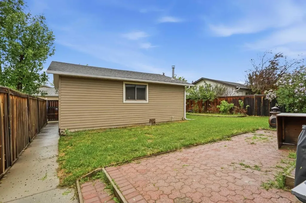 101 Aspen Crescent Airdrie AB T4B 1K6