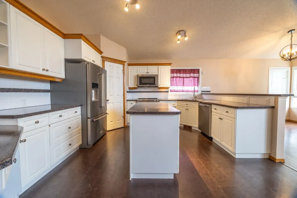 35 Maple Walk Crossfield AB T0M 0S0