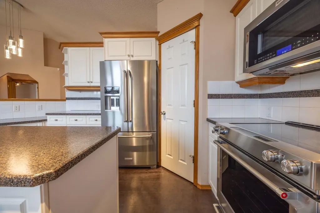 35 Maple Walk Crossfield AB T0M 0S0