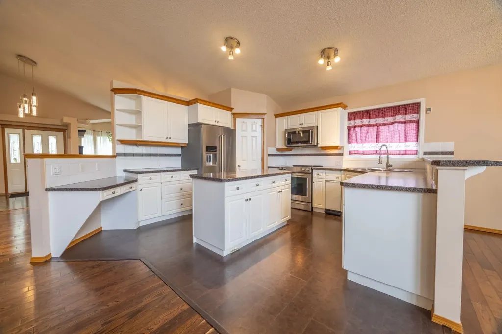 35 Maple Walk Crossfield AB T0M 0S0