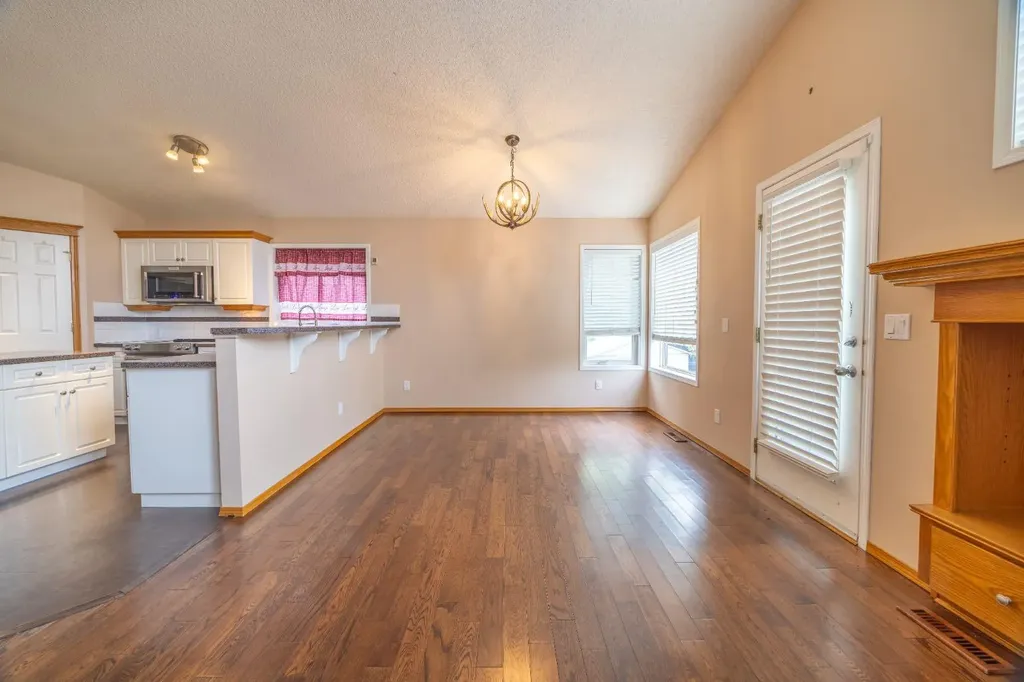35 Maple Walk Crossfield AB T0M 0S0