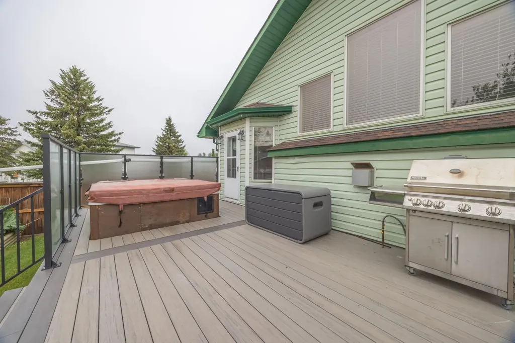 35 Maple Walk Crossfield AB T0M 0S0