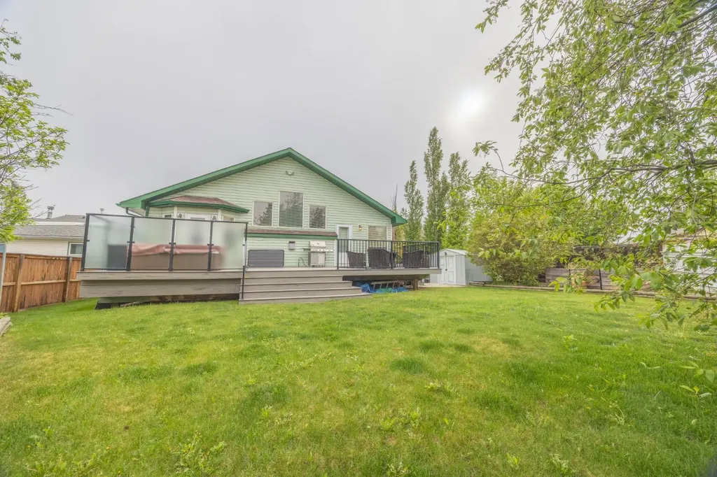 35 Maple Walk Crossfield AB T0M 0S0