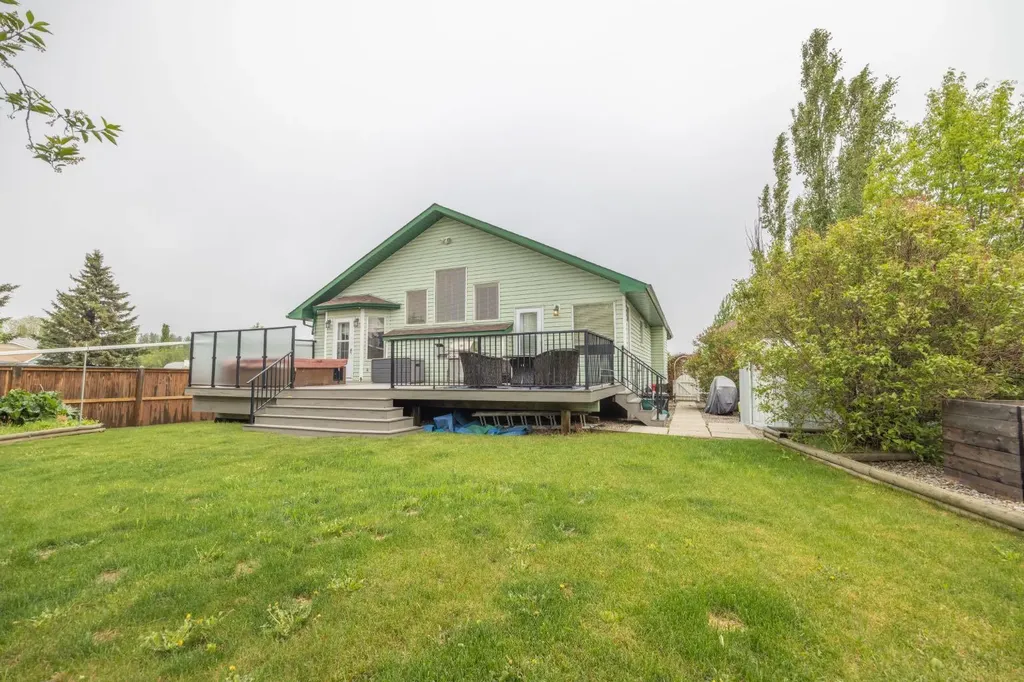 35 Maple Walk Crossfield AB T0M 0S0