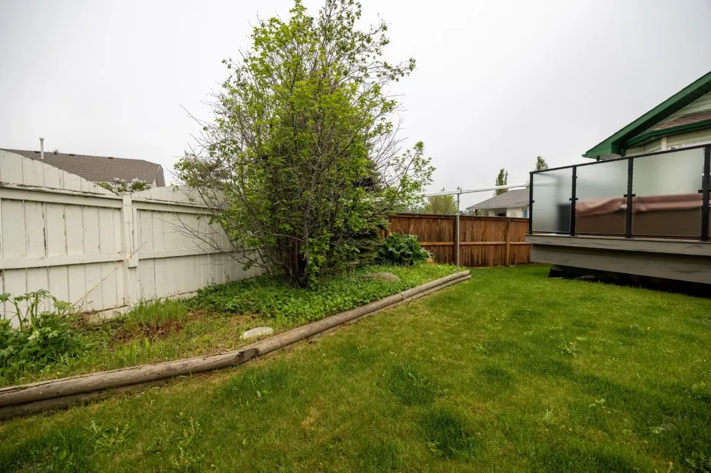 35 Maple Walk Crossfield AB T0M 0S0
