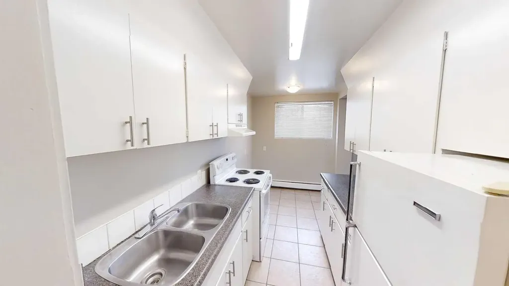 9932 105 Avenue Grande Prairie AB T8V1G9