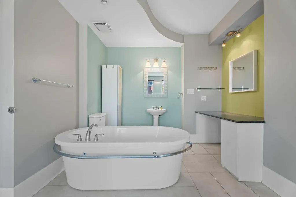 706 15 Avenue SW Calgary AB T2R 0R7