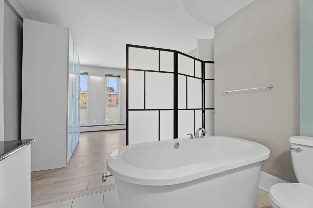 706 15 Avenue SW Calgary AB T2R 0R7
