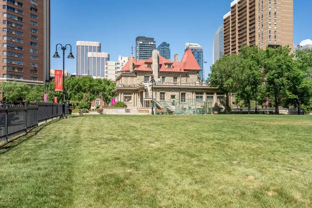 706 15 Avenue SW Calgary AB T2R 0R7