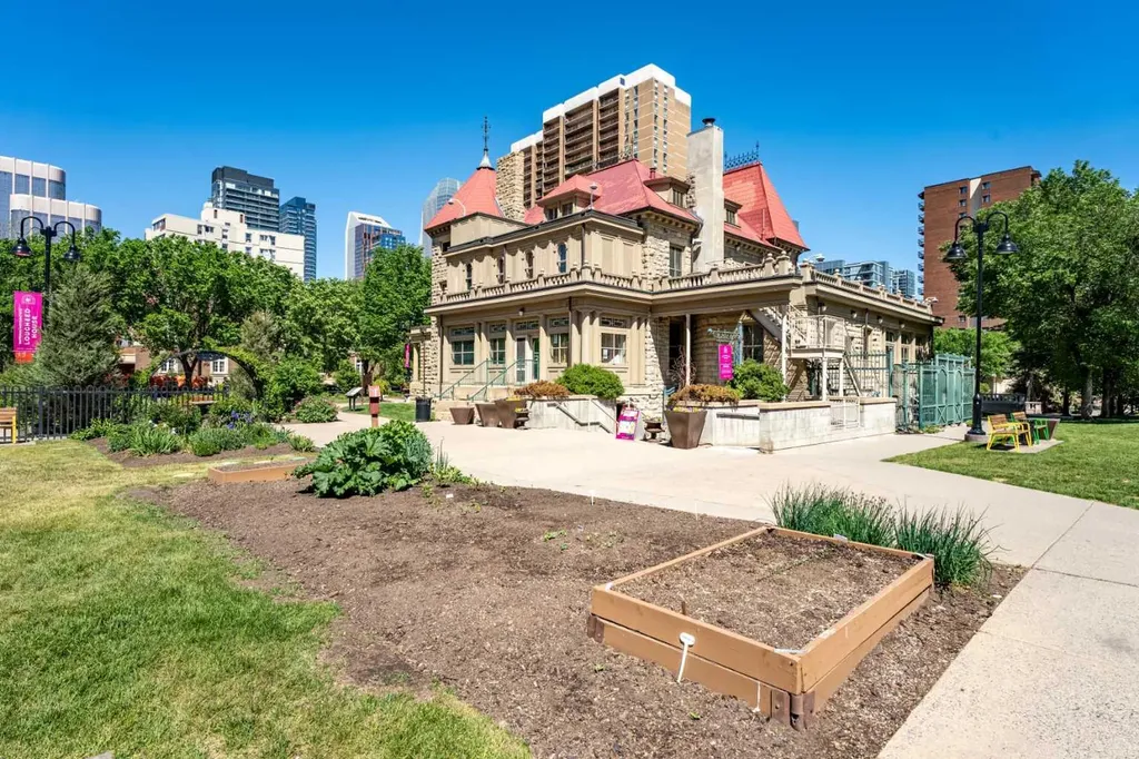 706 15 Avenue SW Calgary AB T2R 0R7