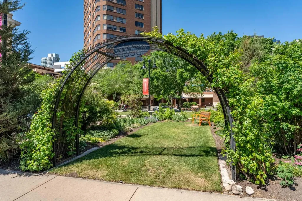 706 15 Avenue SW Calgary AB T2R 0R7