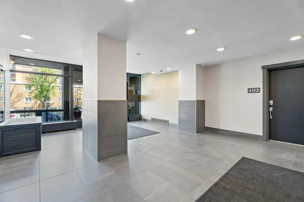 706 15 Avenue SW Calgary AB T2R 0R7
