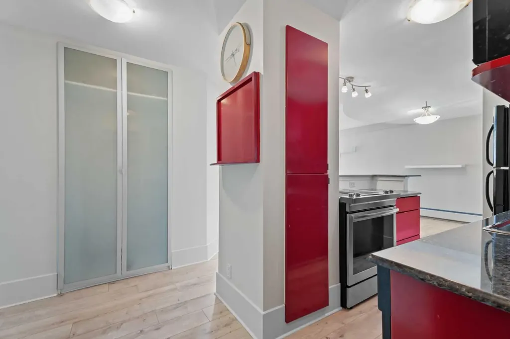 706 15 Avenue SW Calgary AB T2R 0R7