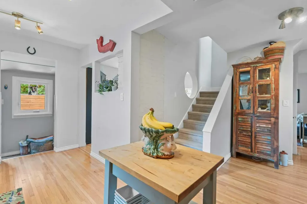 3216 17 Street SW Calgary AB T2T 4N8