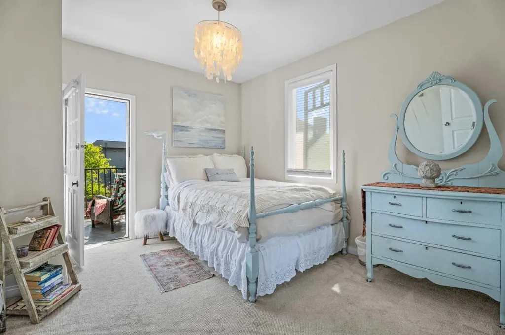 3216 17 Street SW Calgary AB T2T 4N8