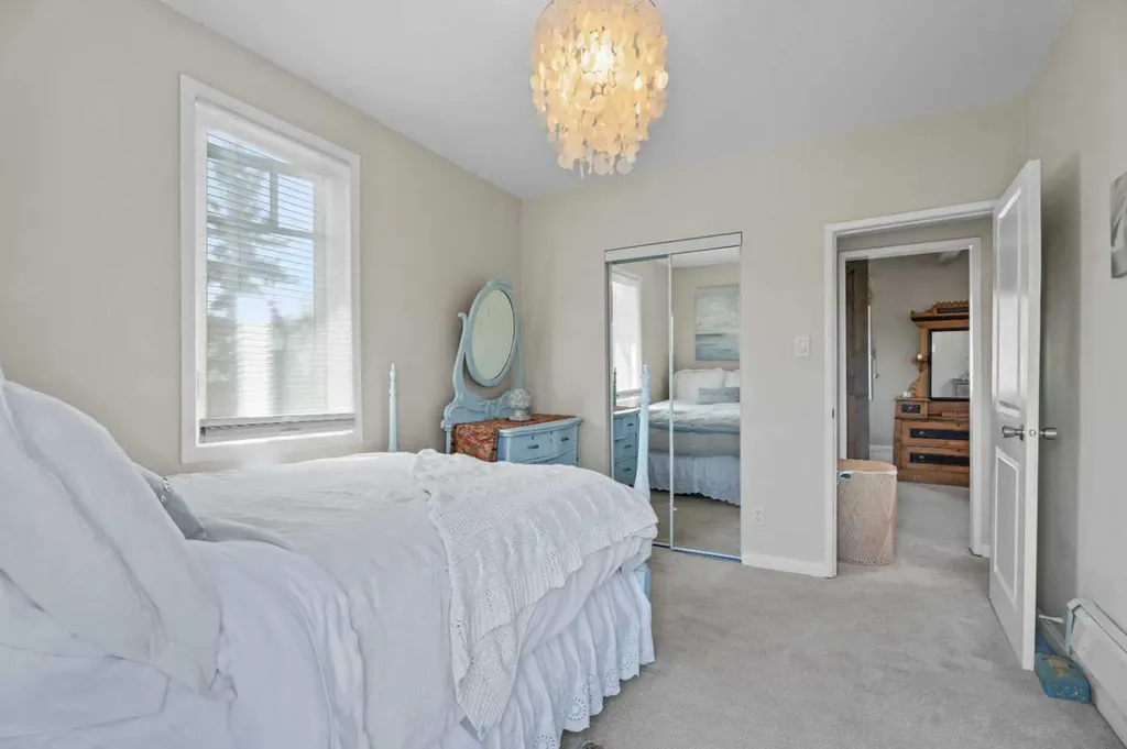 3216 17 Street SW Calgary AB T2T 4N8