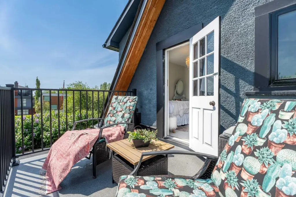 3216 17 Street SW Calgary AB T2T 4N8