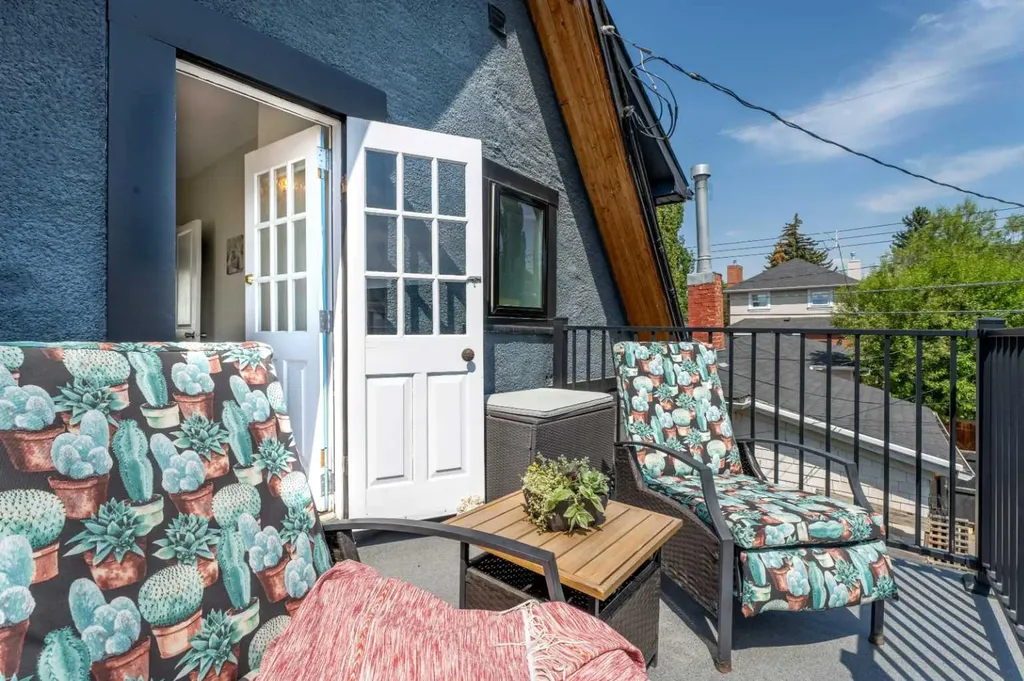 3216 17 Street SW Calgary AB T2T 4N8