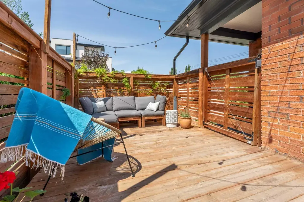 3216 17 Street SW Calgary AB T2T 4N8