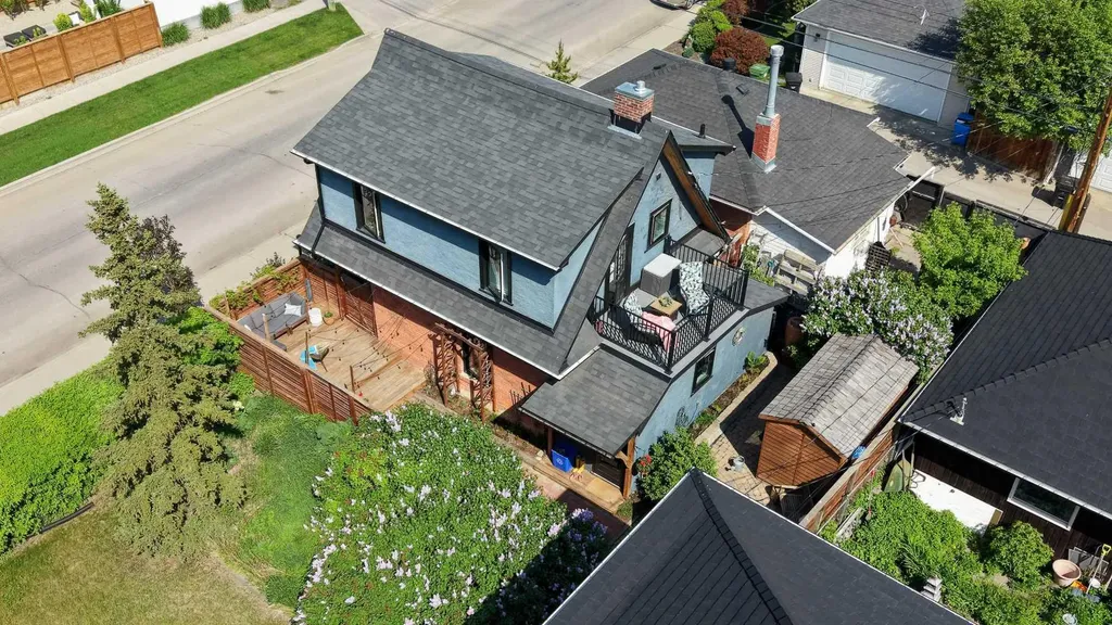 3216 17 Street SW Calgary AB T2T 4N8