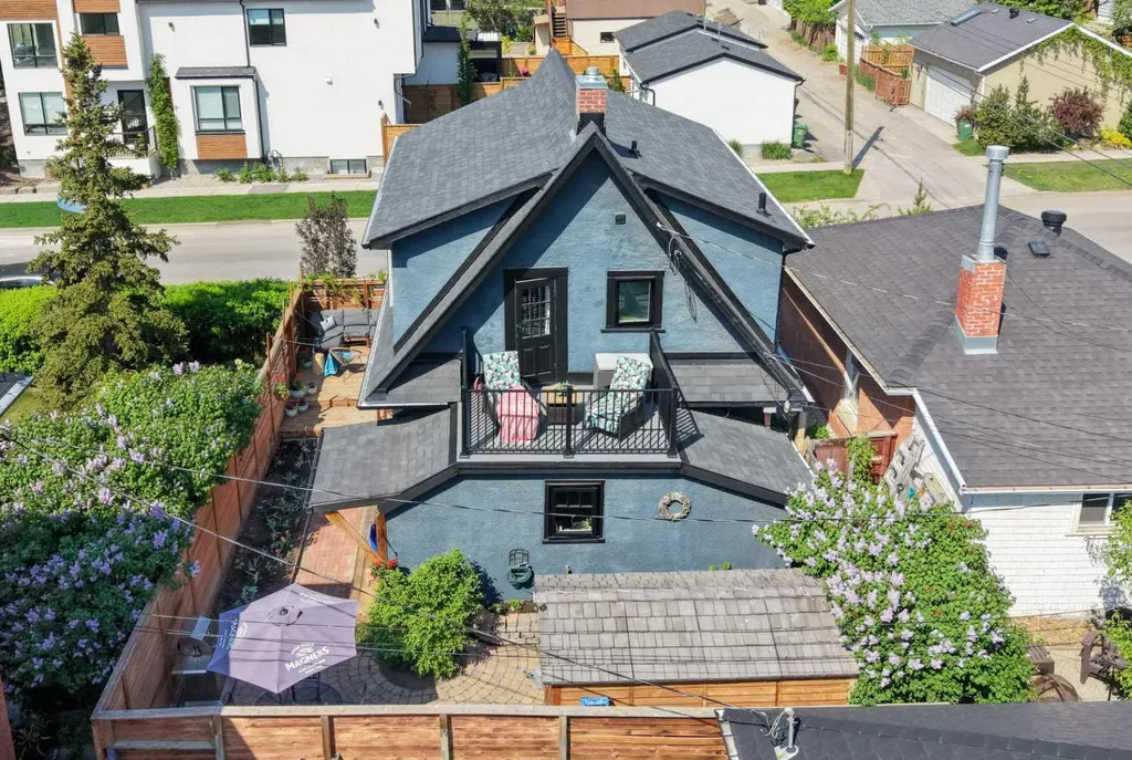 3216 17 Street SW Calgary AB T2T 4N8