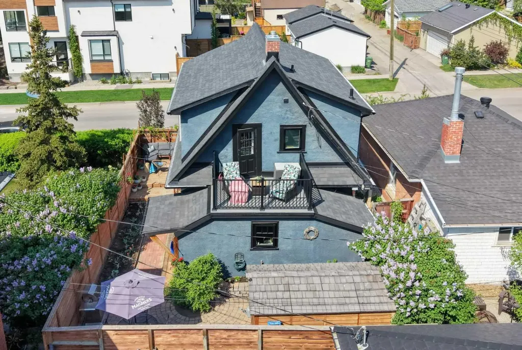 3216 17 Street SW Calgary AB T2T 4N8
