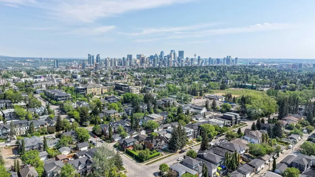 3216 17 Street SW Calgary AB T2T 4N8