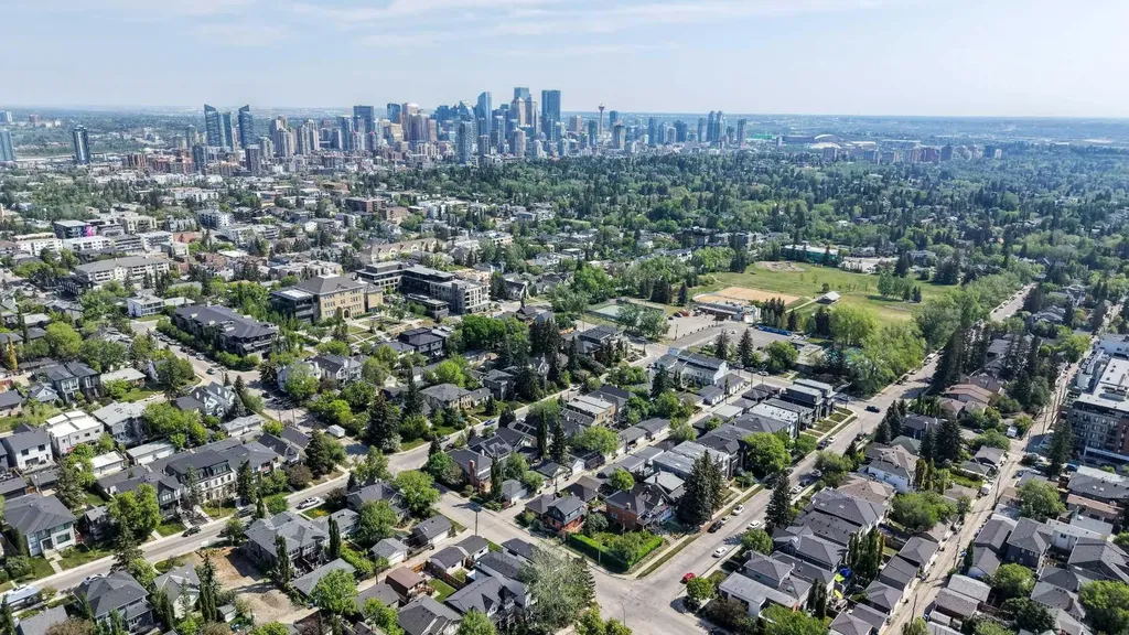 3216 17 Street SW Calgary AB T2T 4N8