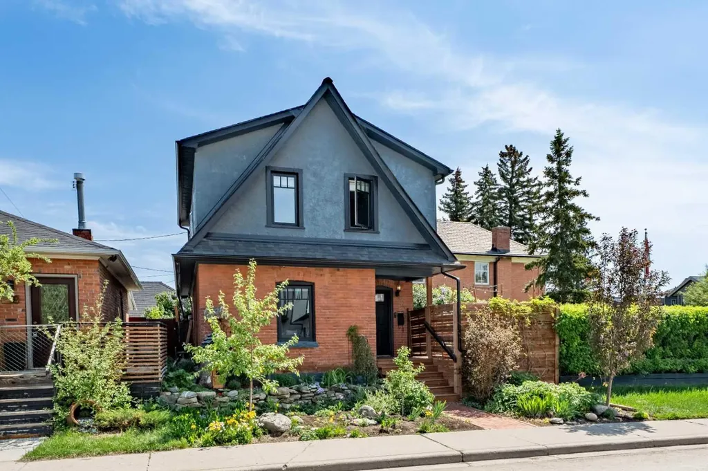 3216 17 Street SW Calgary AB T2T 4N8