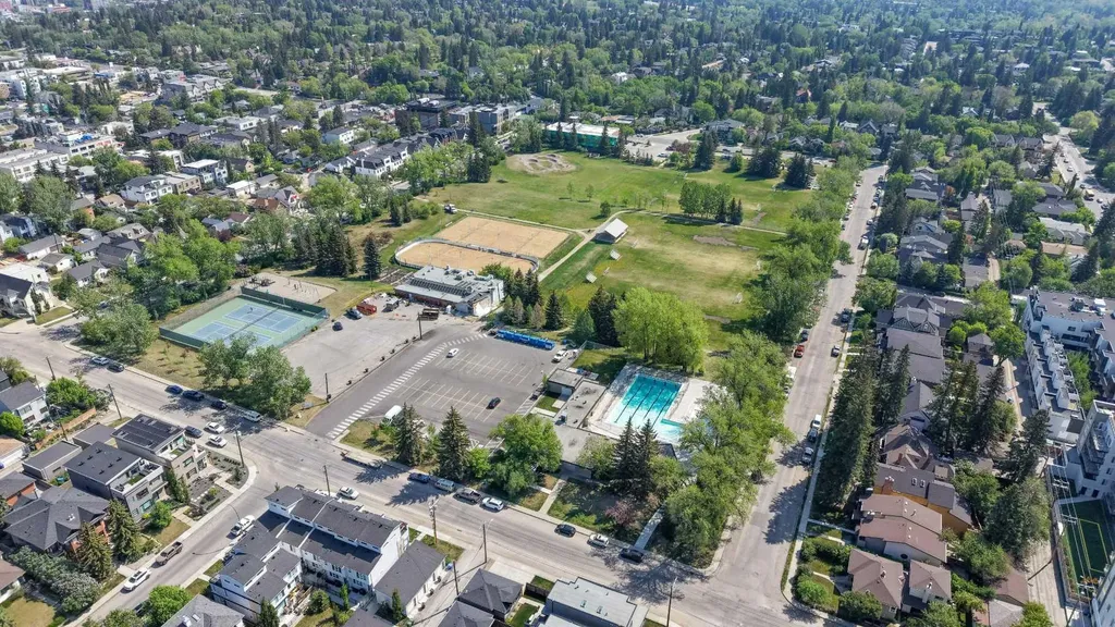 3216 17 Street SW Calgary AB T2T 4N8