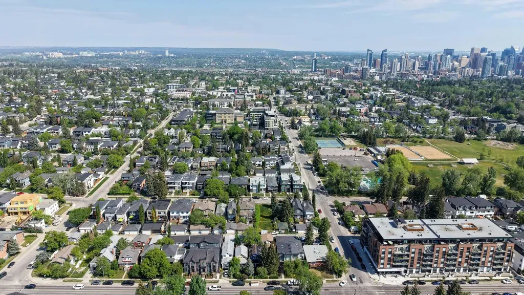 3216 17 Street SW Calgary AB T2T 4N8